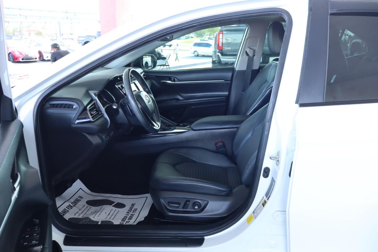 Toyota Camry SE Auto (Natl) 2020