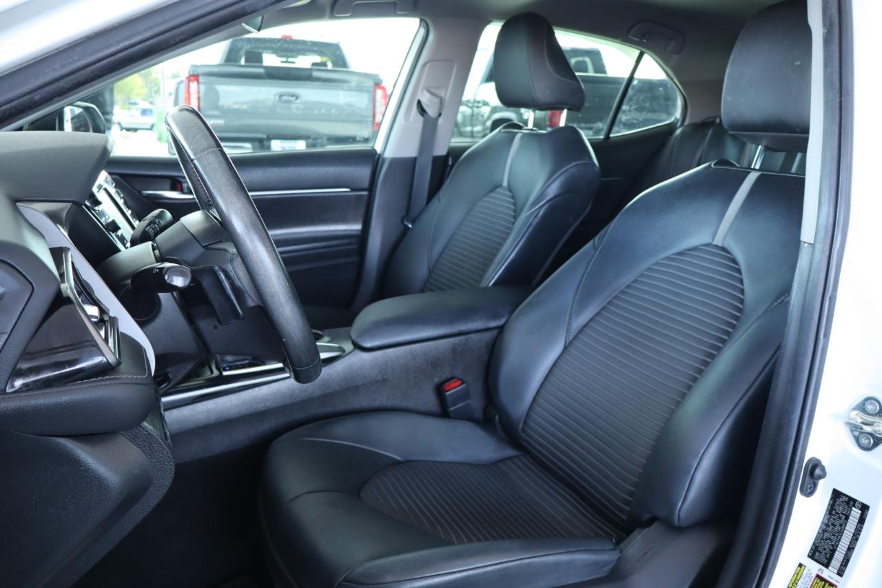 Toyota Camry SE Auto (Natl) 2020