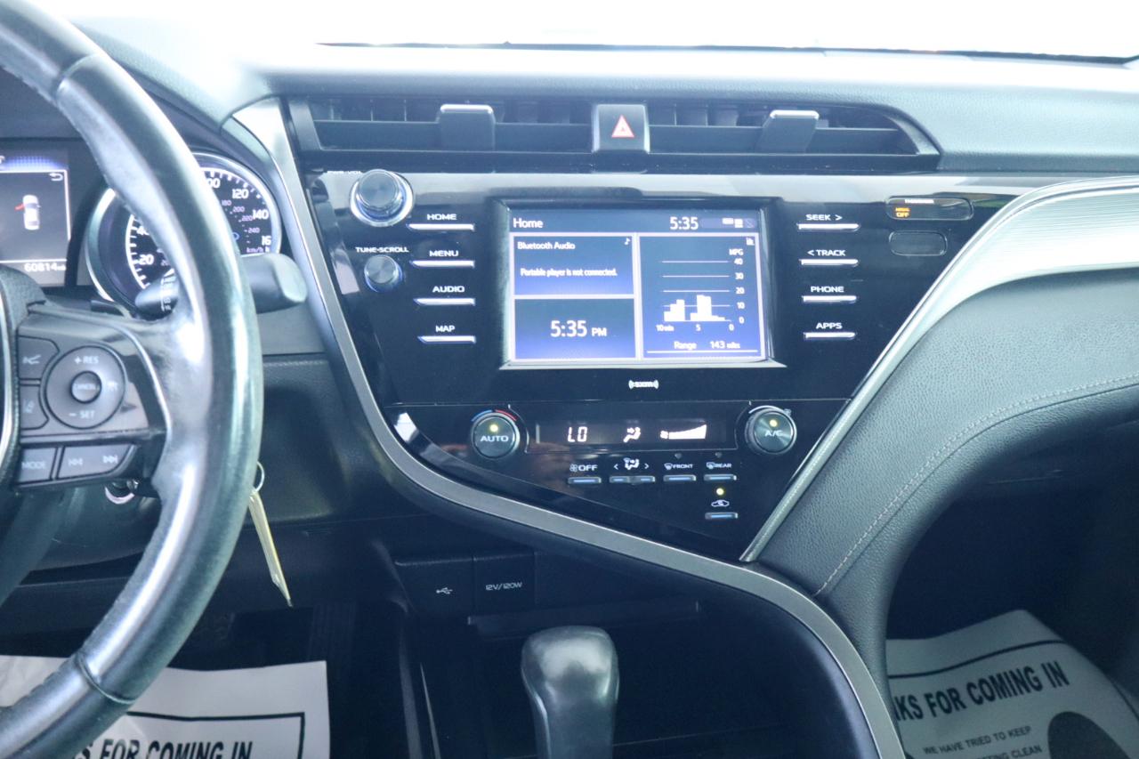Toyota Camry SE Auto (Natl) 2020