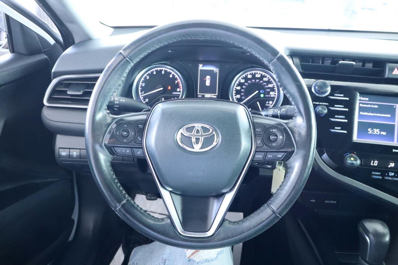 Toyota Camry SE Auto (Natl) 2020