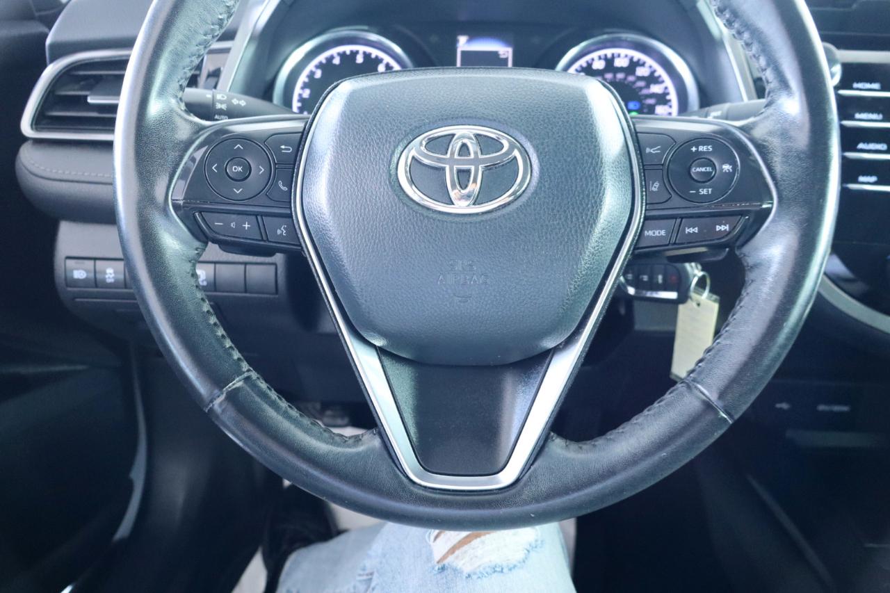 Toyota Camry SE Auto (Natl) 2020