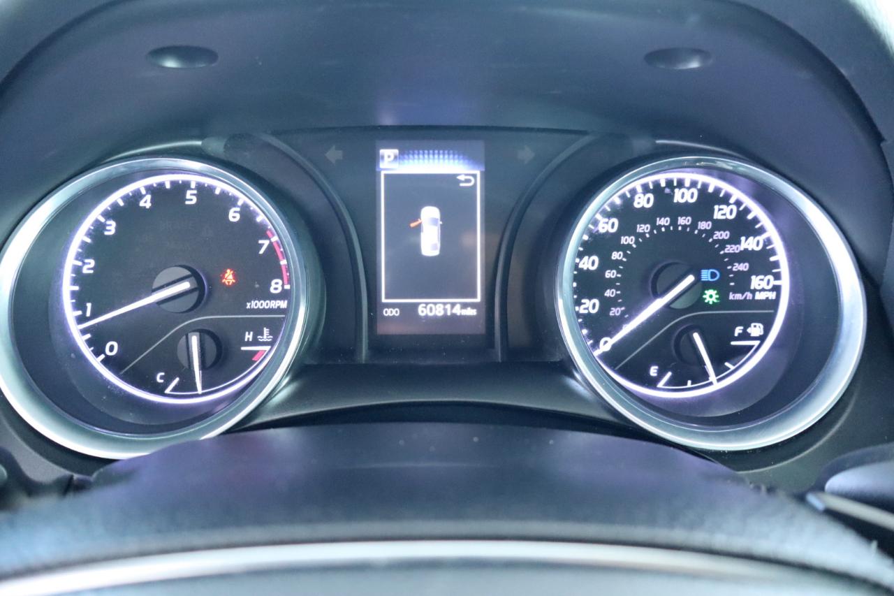 Toyota Camry SE Auto (Natl) 2020