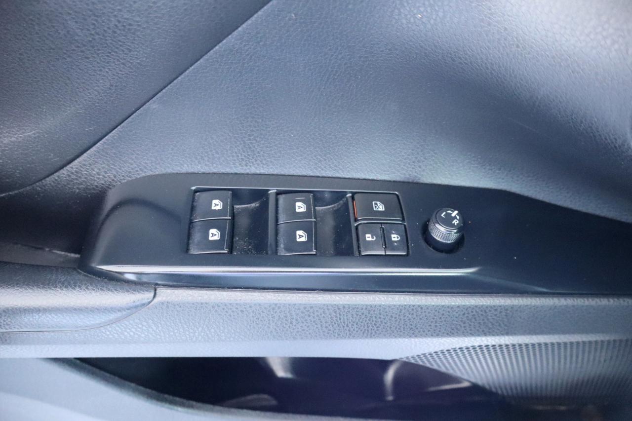 Toyota Camry SE Auto (Natl) 2020
