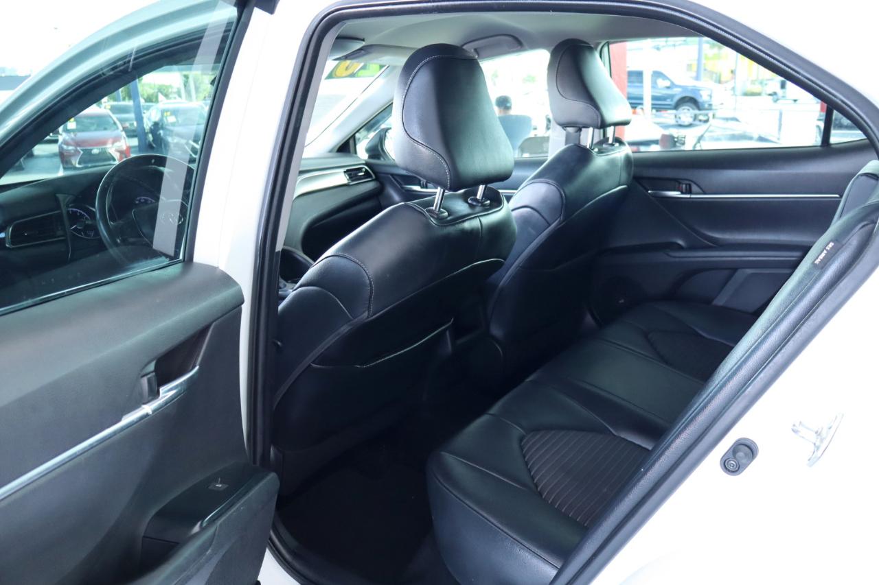 Toyota Camry SE Auto (Natl) 2020