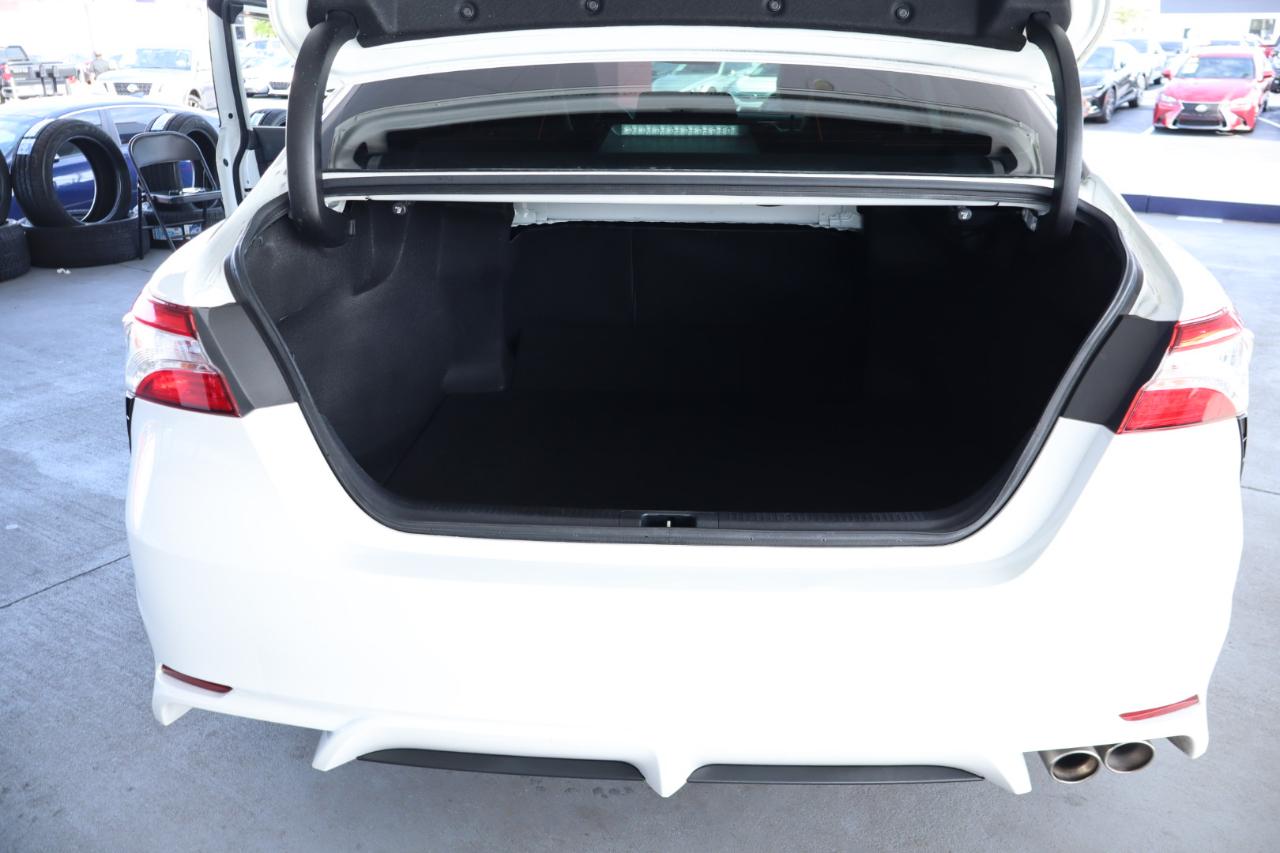 Toyota Camry SE Auto (Natl) 2020