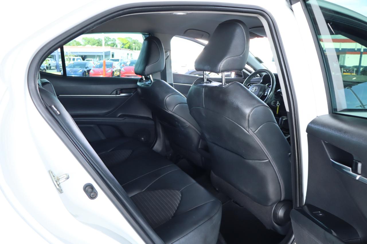 Toyota Camry SE Auto (Natl) 2020