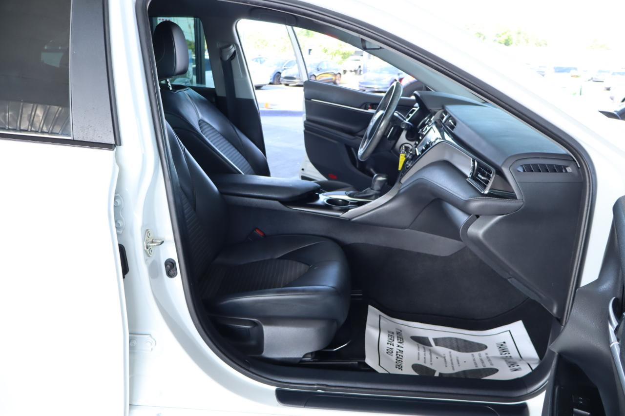 Toyota Camry SE Auto (Natl) 2020