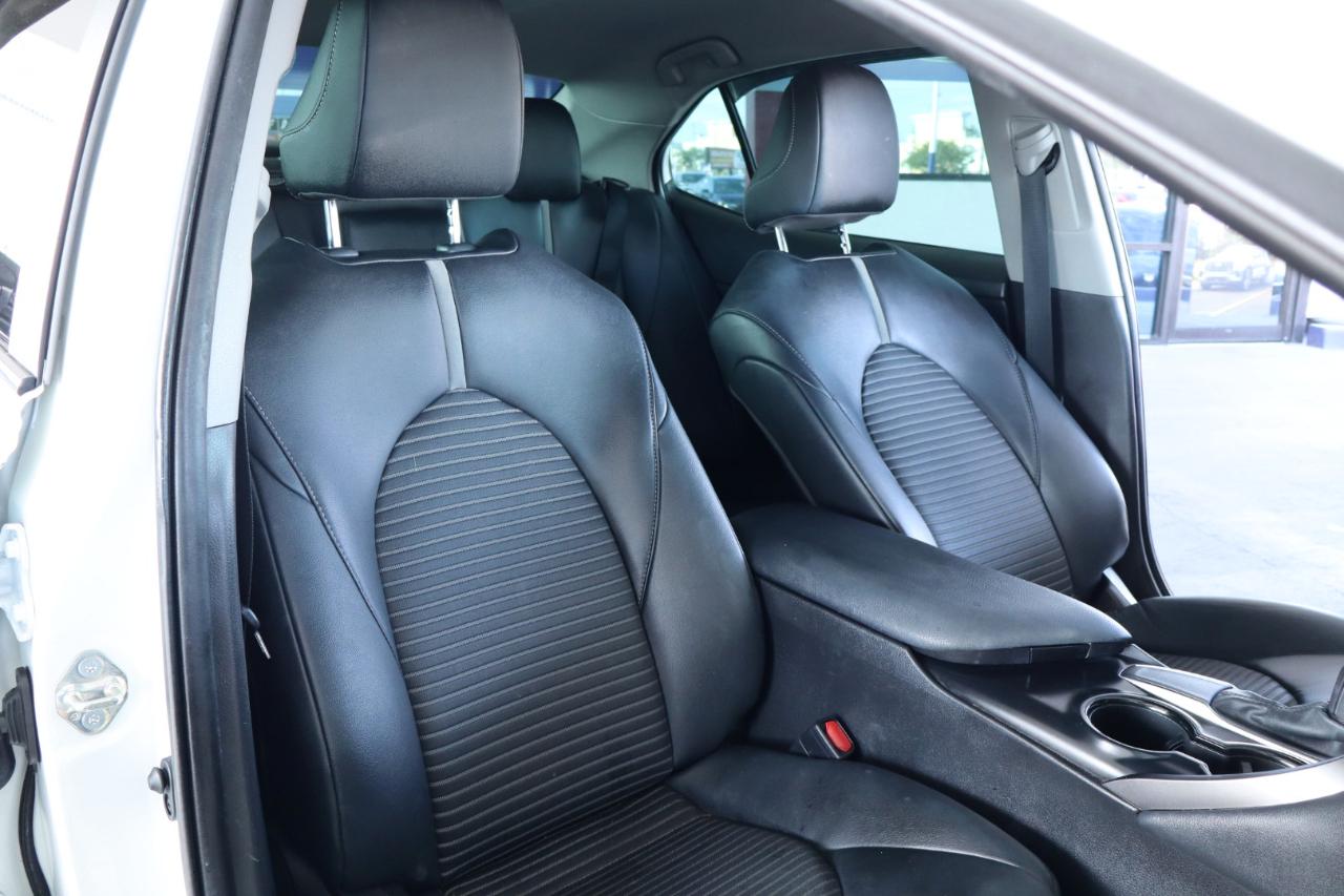 Toyota Camry SE Auto (Natl) 2020