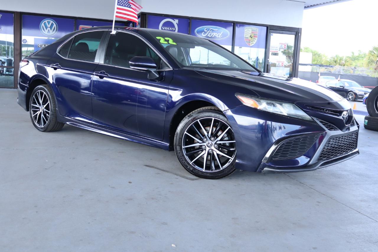Toyota Camry SE Auto (Natl) 2022