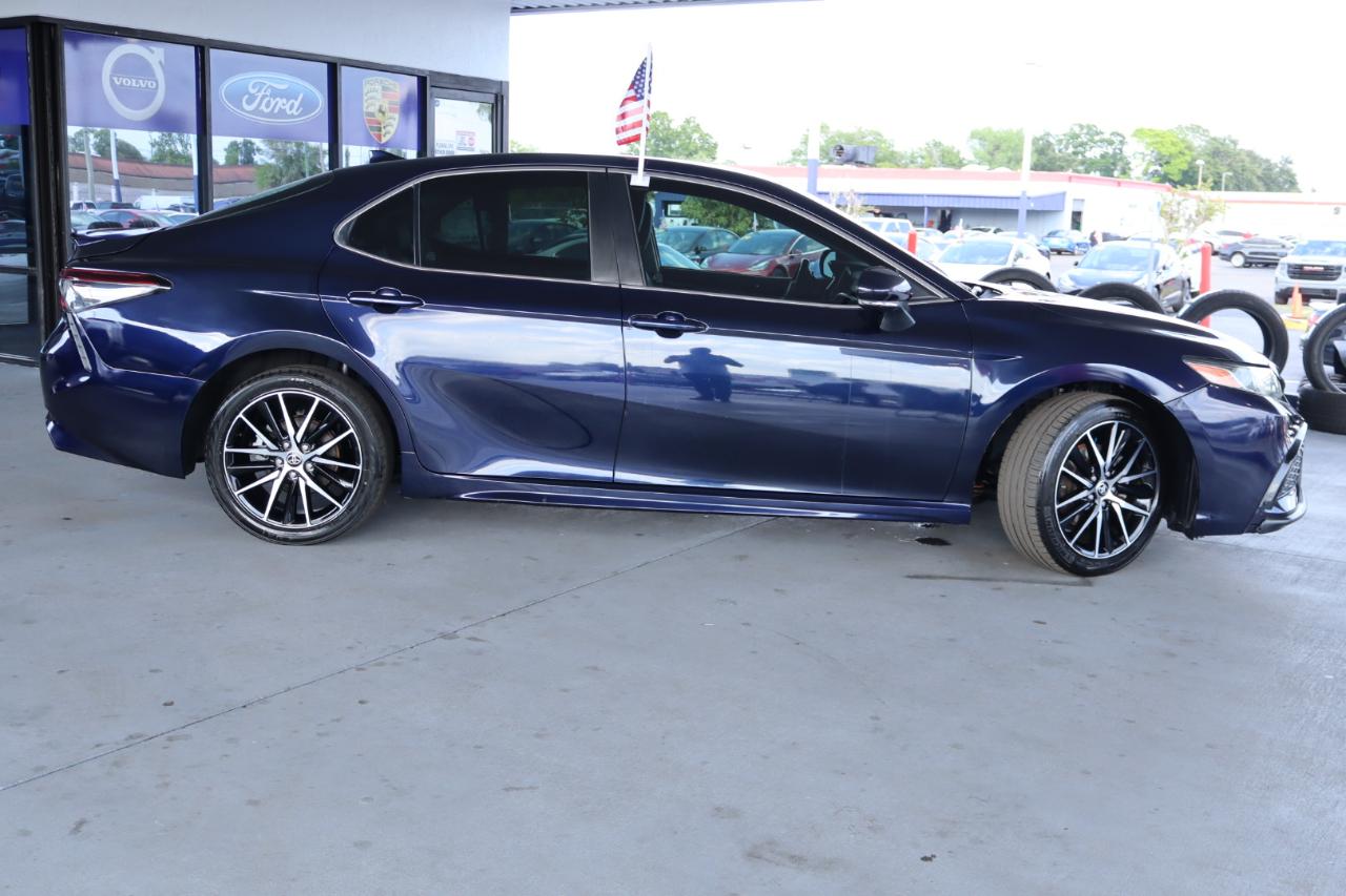 Toyota Camry SE Auto (Natl) 2022