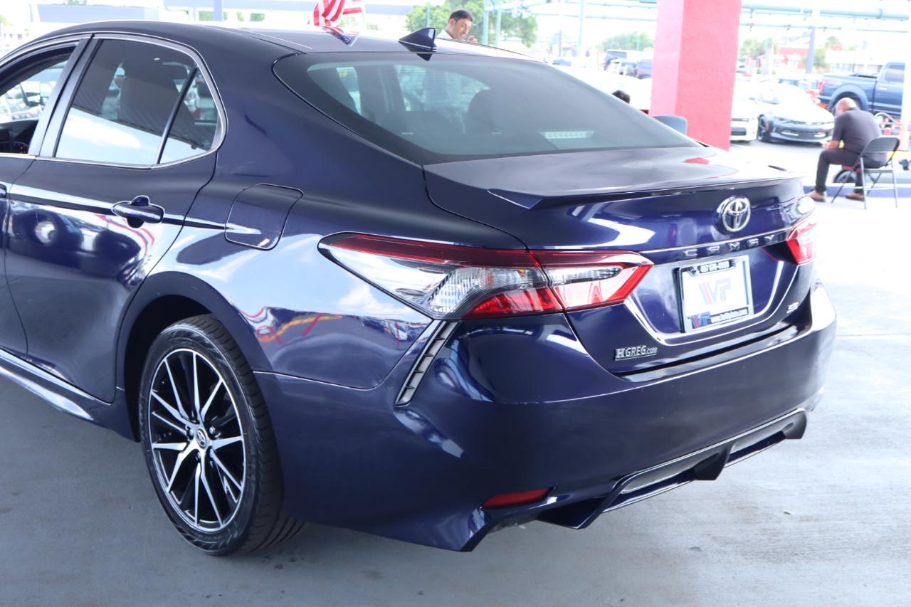 Toyota Camry SE Auto (Natl) 2022