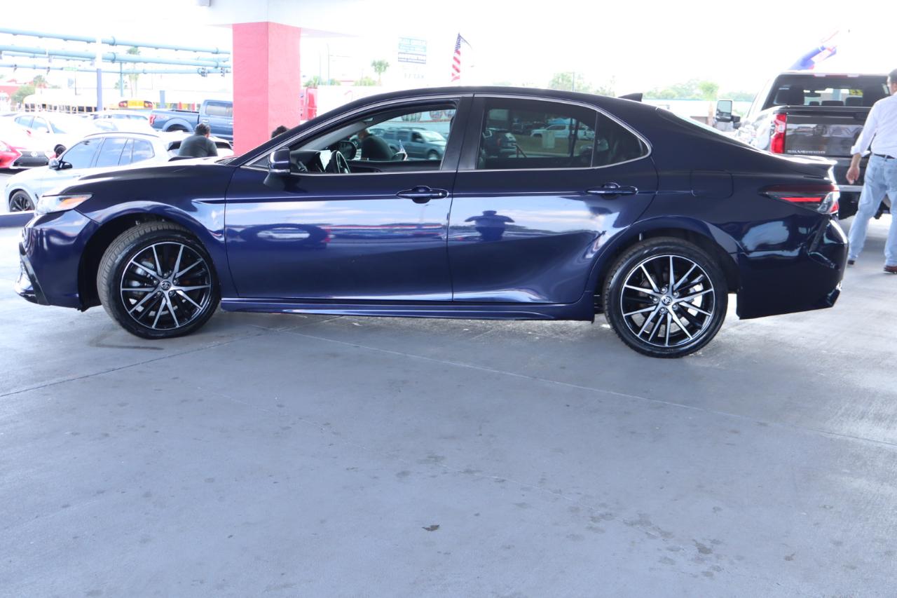Toyota Camry SE Auto (Natl) 2022