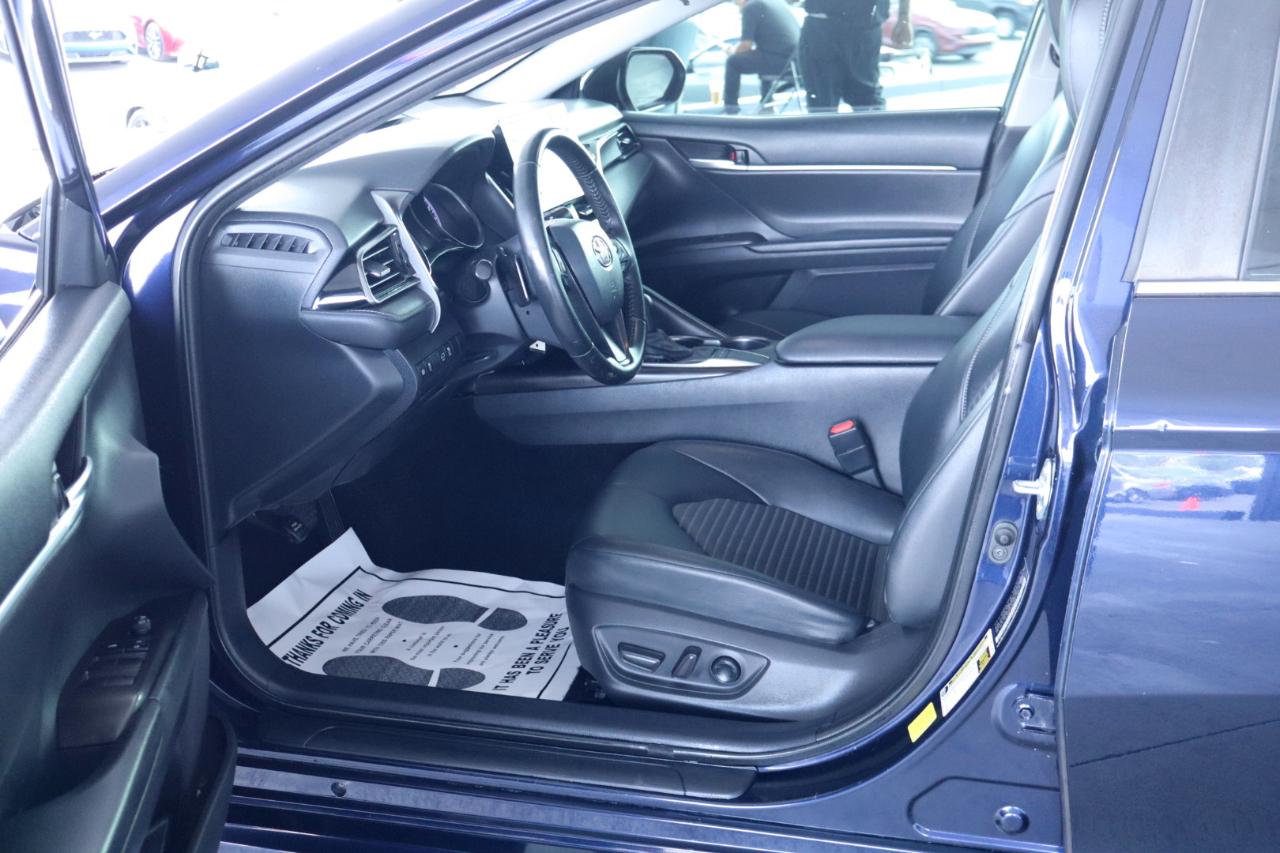 Toyota Camry SE Auto (Natl) 2022