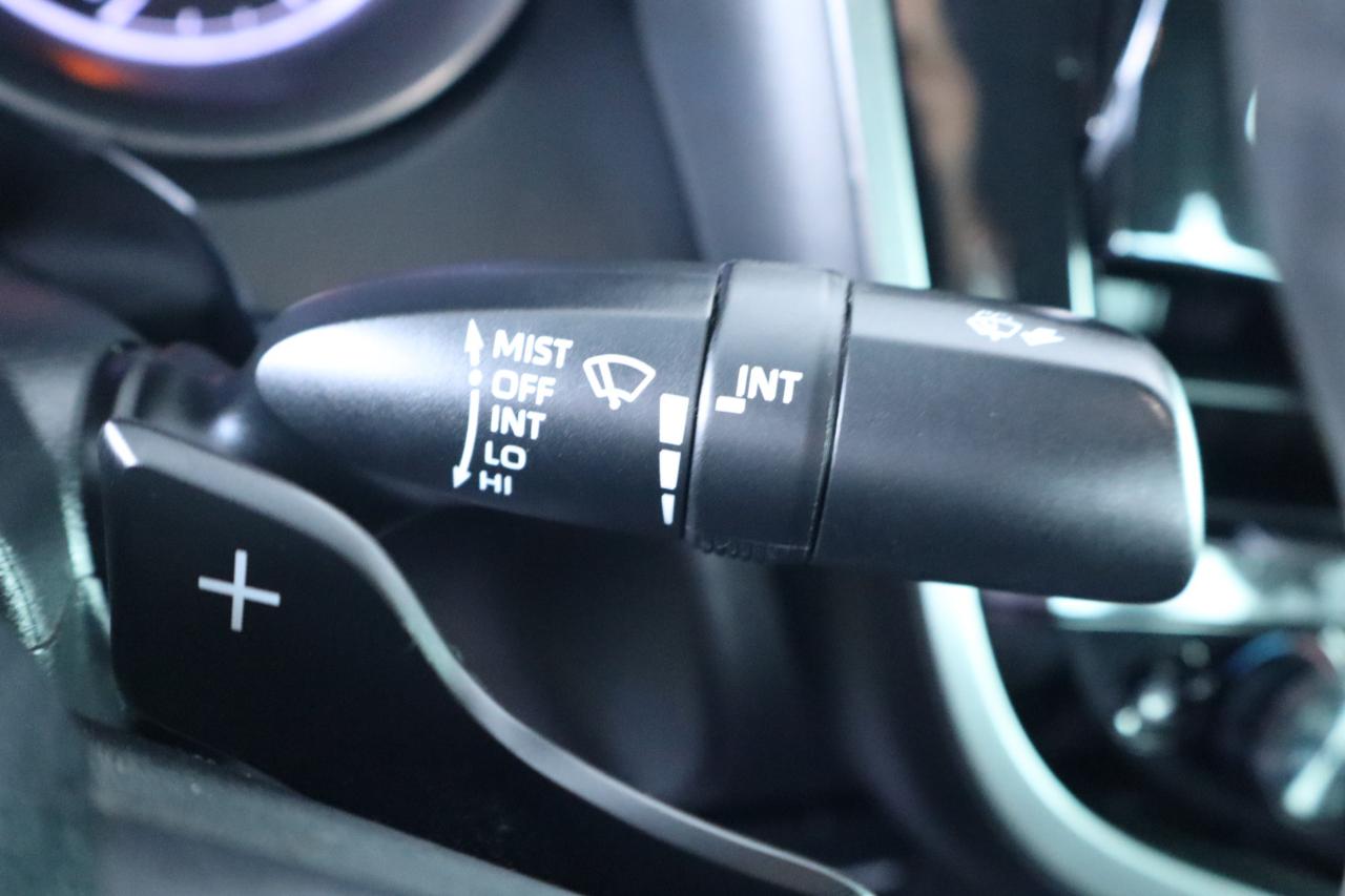 Toyota Camry SE Auto (Natl) 2022