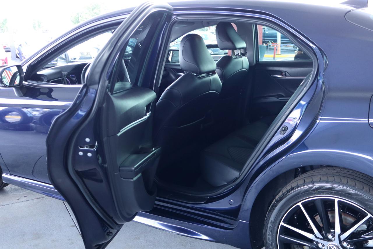 Toyota Camry SE Auto (Natl) 2022