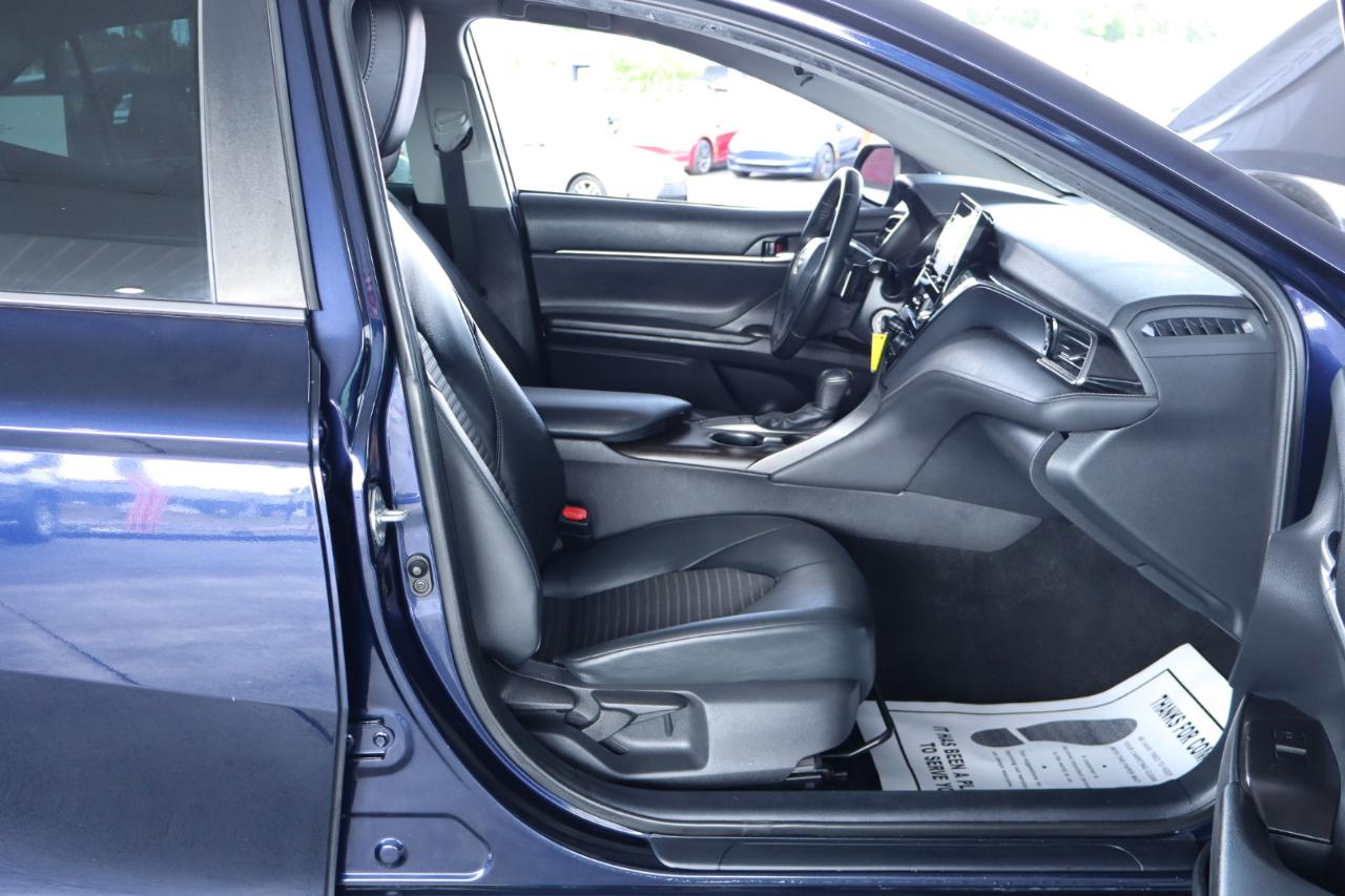 Toyota Camry SE Auto (Natl) 2022