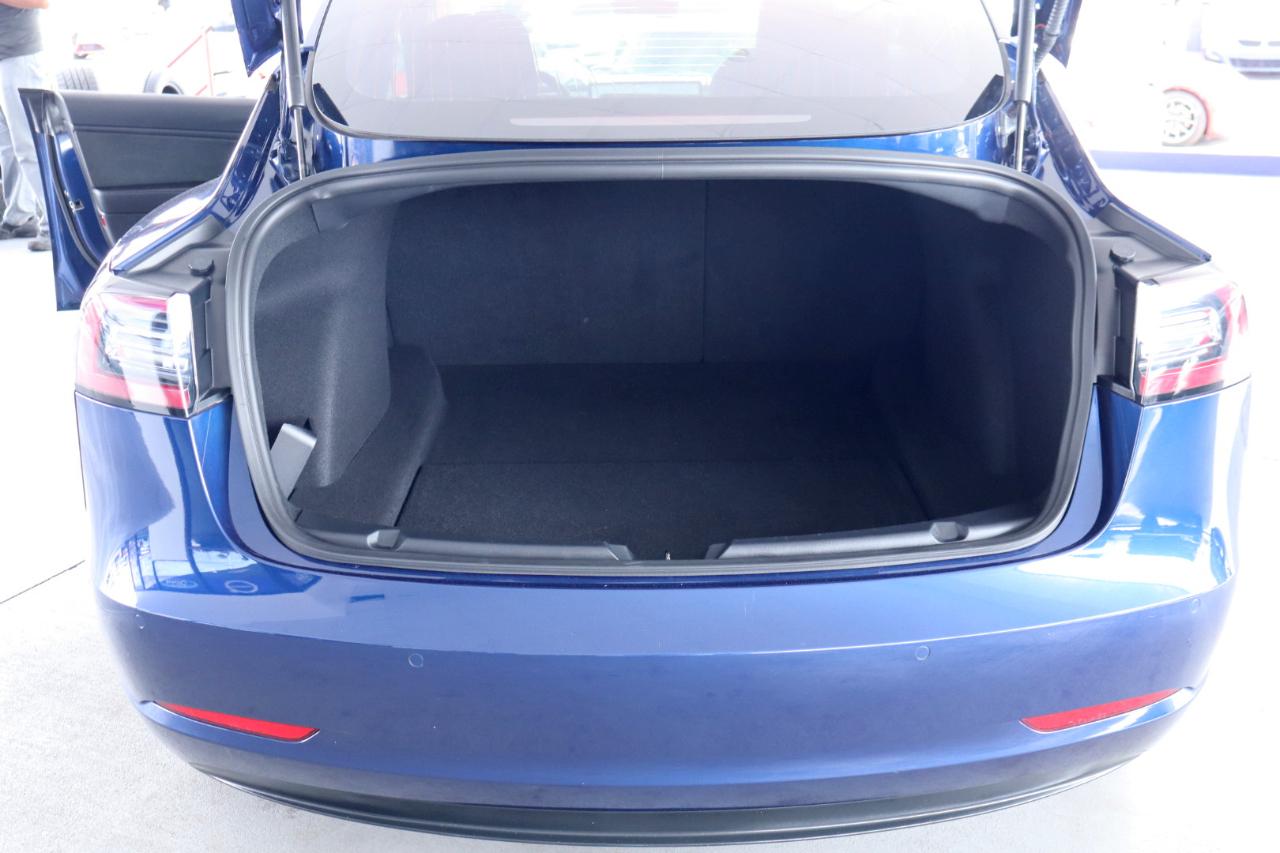Tesla Model 3 Mid Range Battery RWD 2018