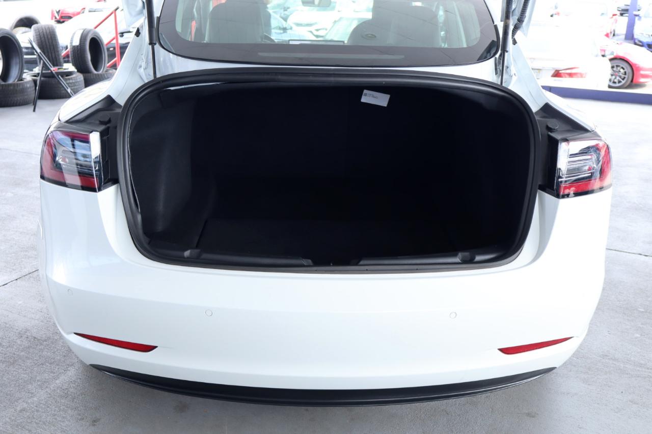 Tesla Model 3 Mid Range Battery RWD 2018