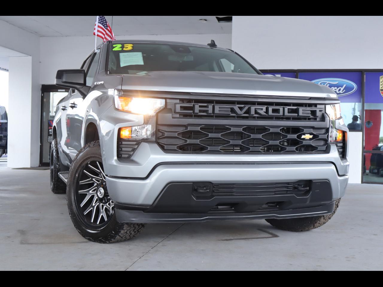 Chevrolet Silverado 1500 4WD Crew Cab 147" Custom 2023