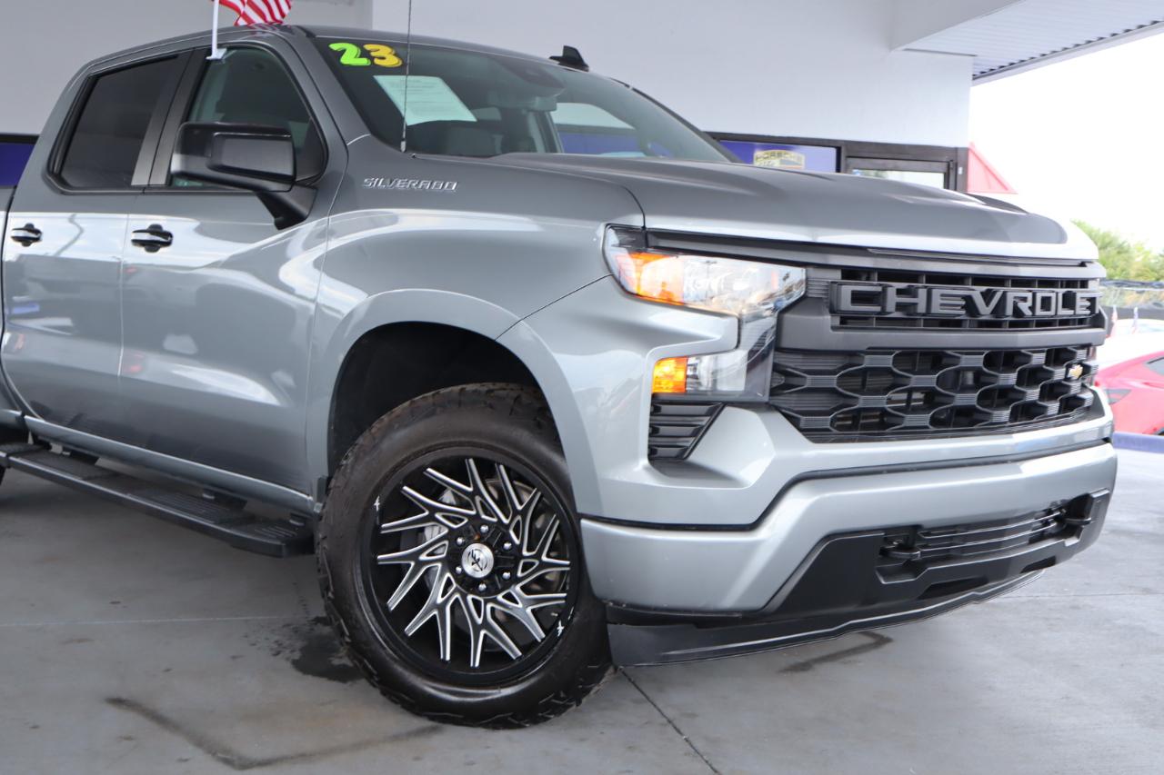Chevrolet Silverado 1500 4WD Crew Cab 147" Custom 2023
