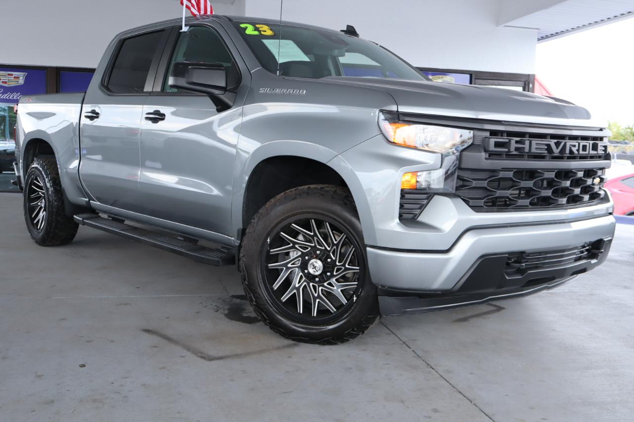 Chevrolet Silverado 1500 4WD Crew Cab 147" Custom 2023