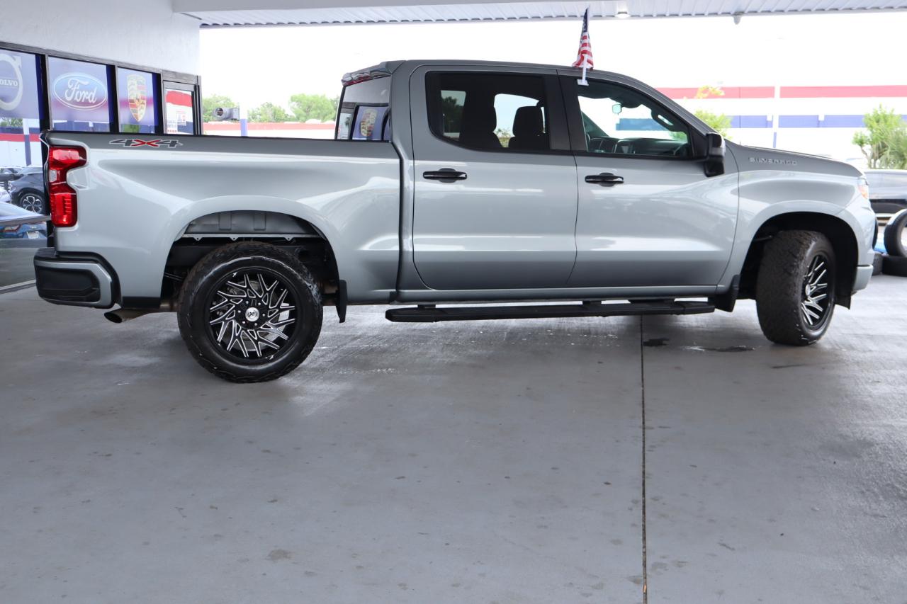 Chevrolet Silverado 1500 4WD Crew Cab 147" Custom 2023