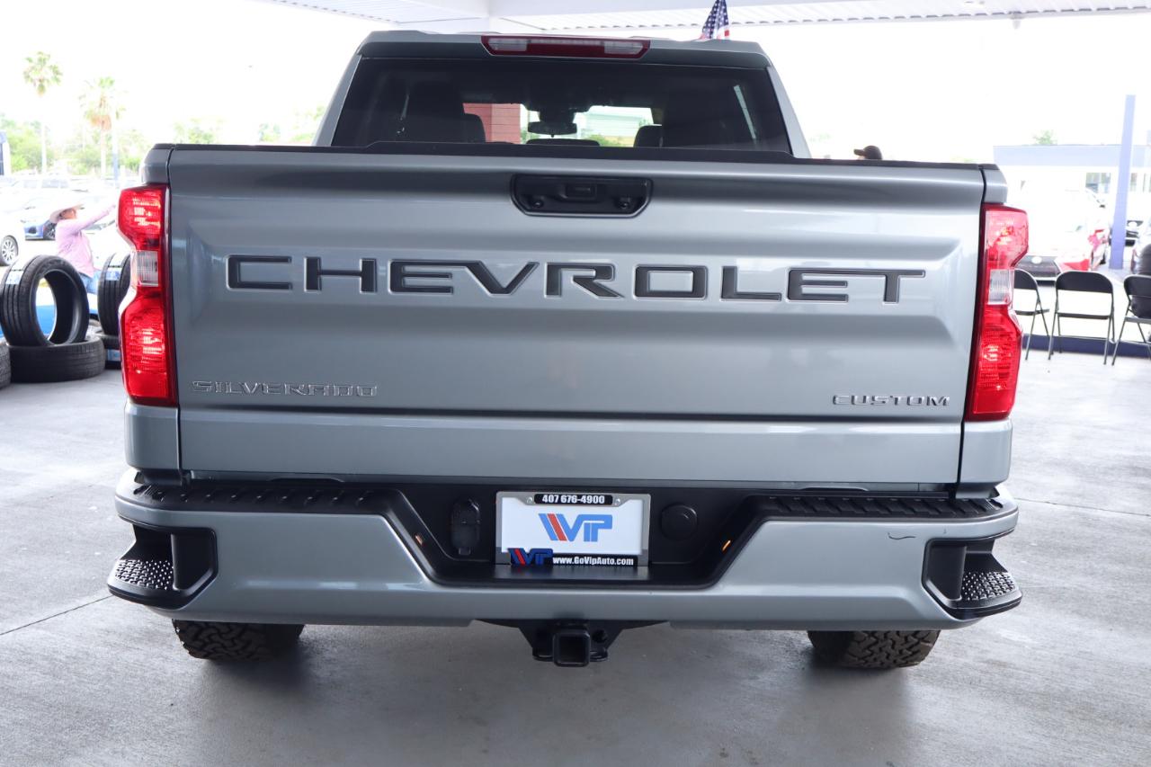 Chevrolet Silverado 1500 4WD Crew Cab 147" Custom 2023