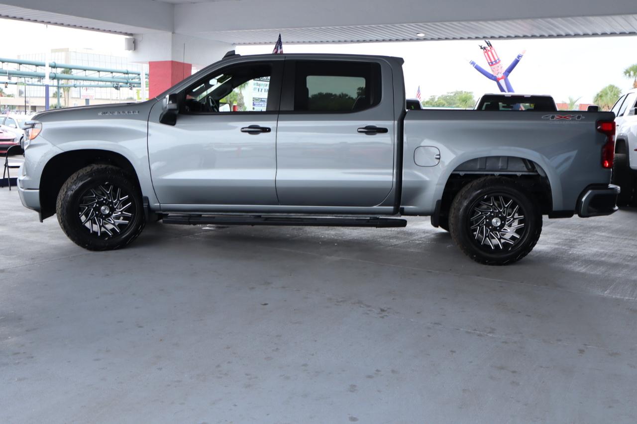Chevrolet Silverado 1500 4WD Crew Cab 147" Custom 2023