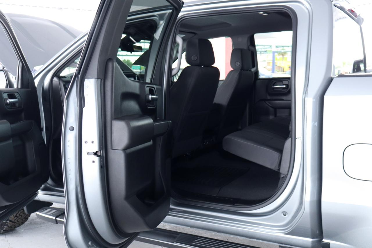 Chevrolet Silverado 1500 4WD Crew Cab 147" Custom 2023