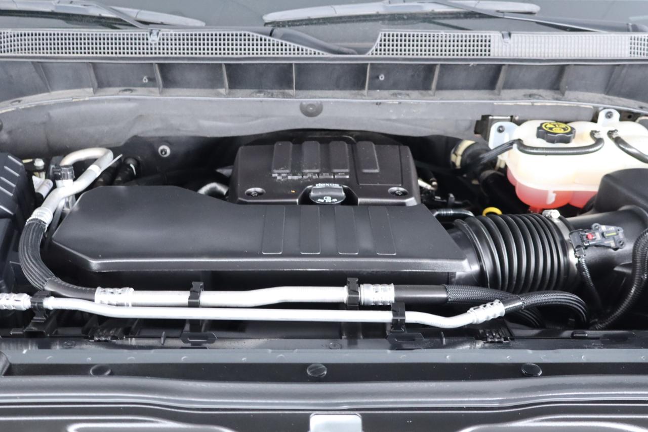 Chevrolet Silverado 1500 4WD Crew Cab 147" Custom 2023