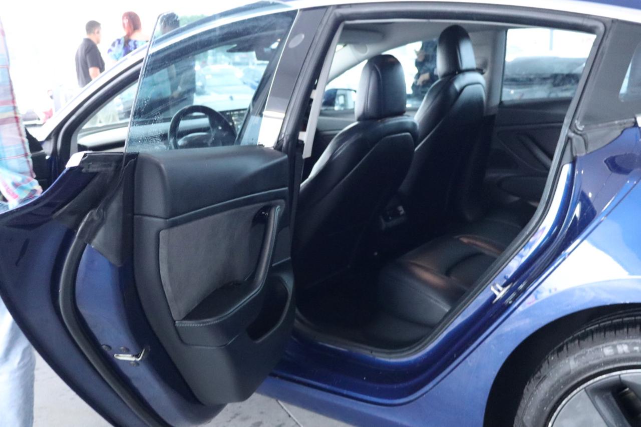 Tesla Model 3 Mid Range Battery RWD 2018