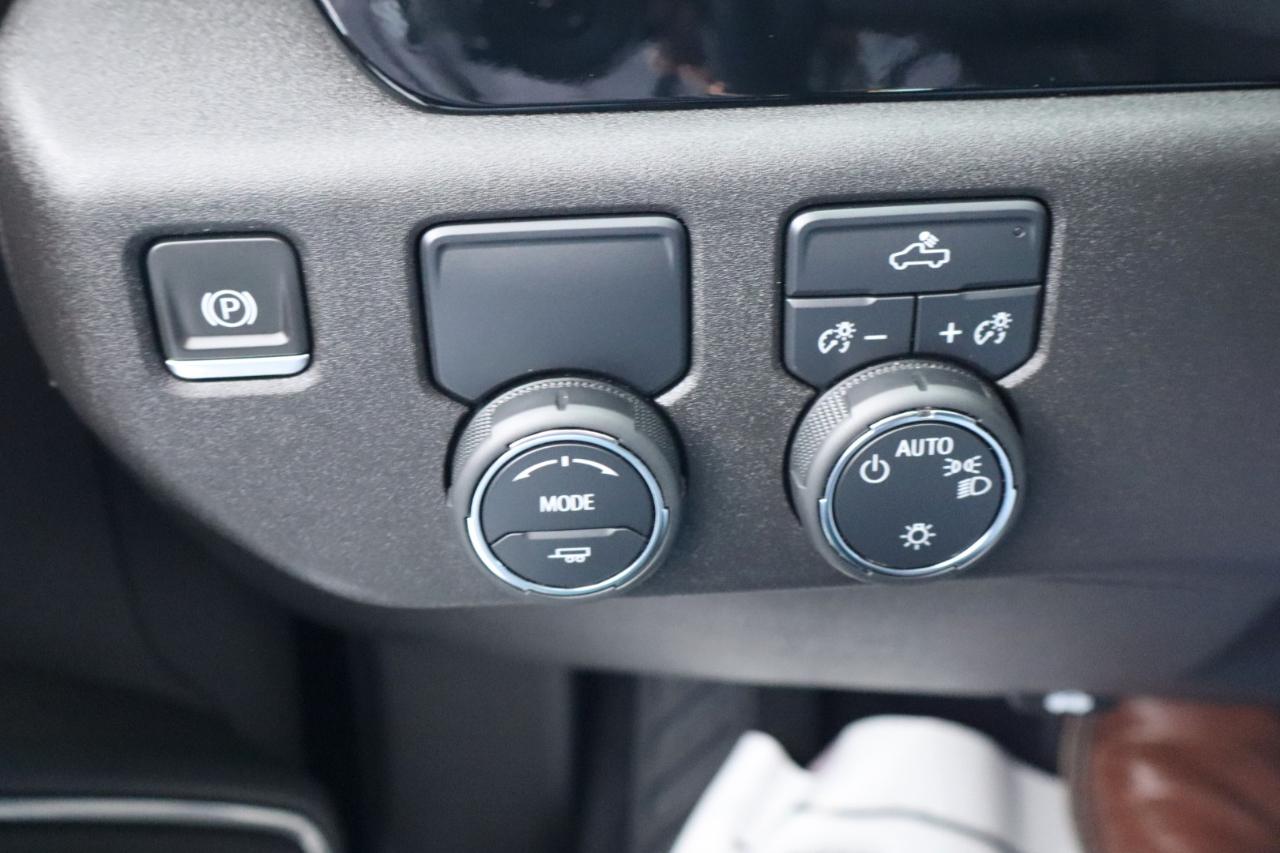 Chevrolet Silverado 1500 2WD Crew Cab 147" LT 2024