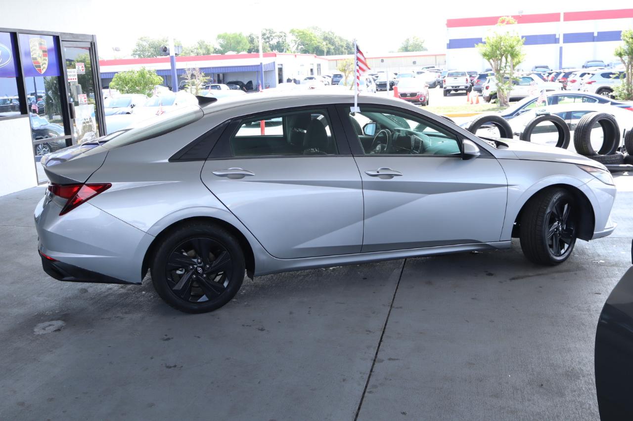 Hyundai Elantra SEL IVT 2023