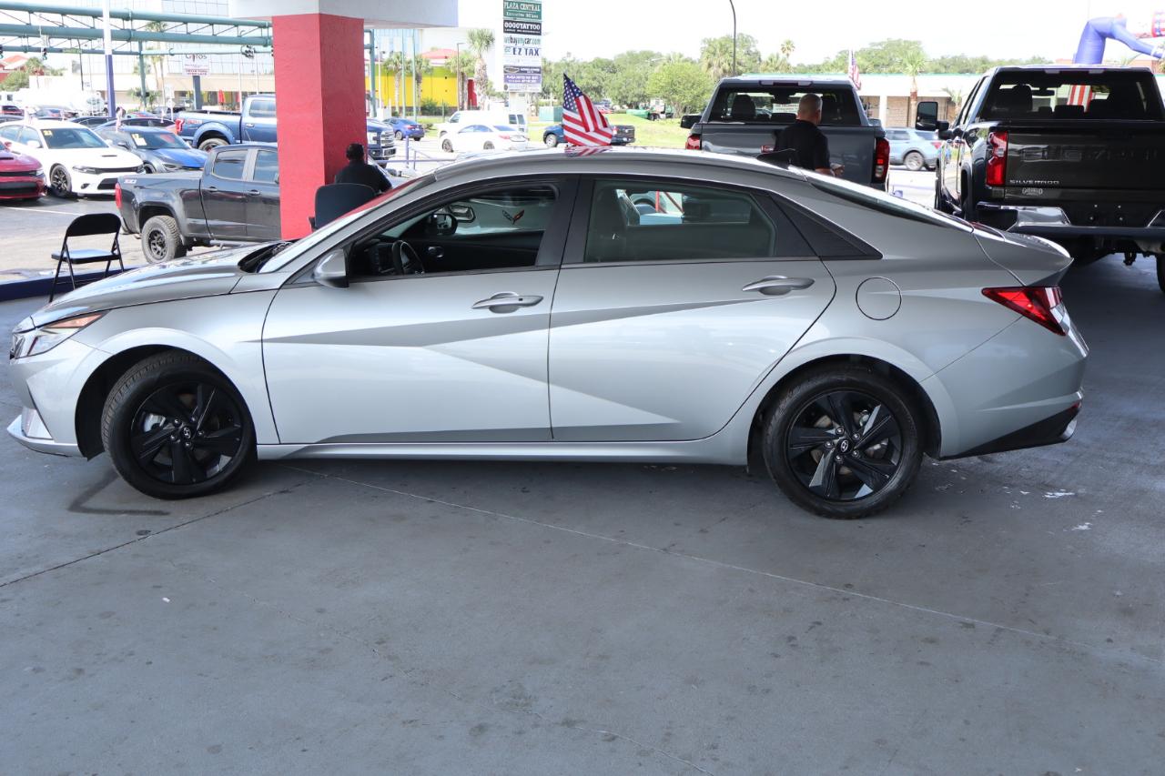 Hyundai Elantra SEL IVT 2023