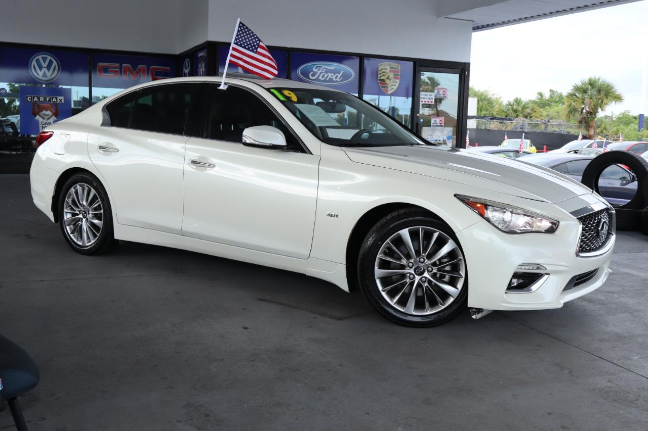Infiniti Q50 3.0t LUXE RWD 2019