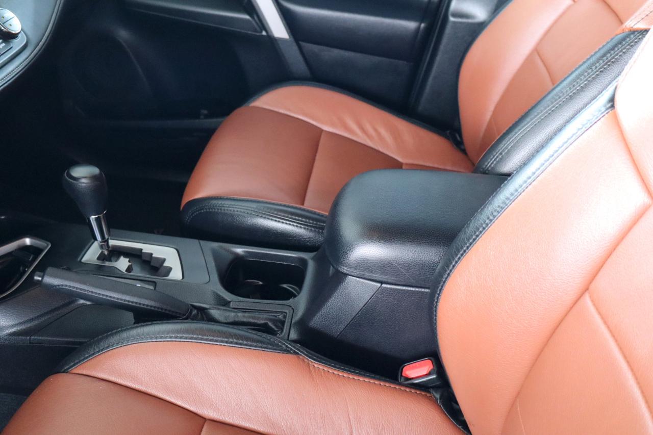 Toyota RAV4 XLE Premium FWD (Natl) 2018