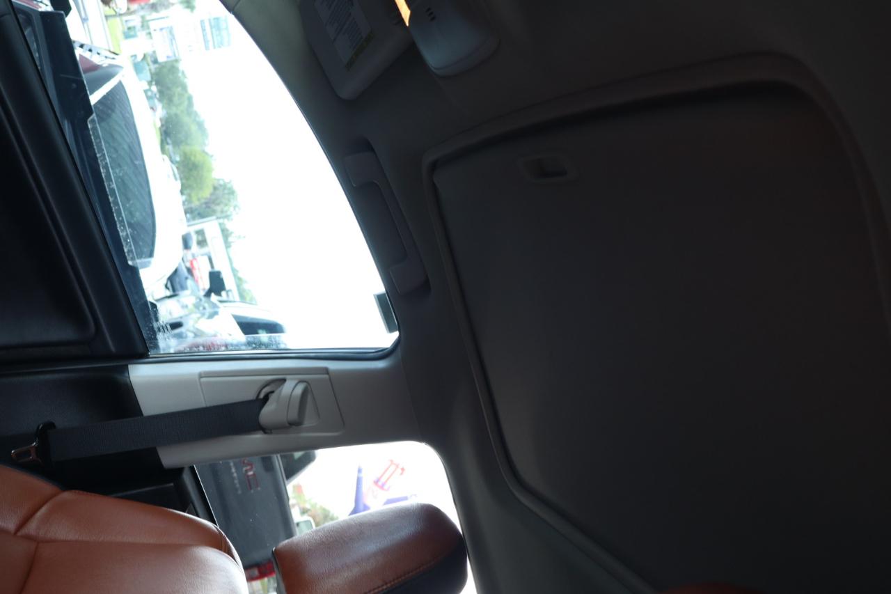 Toyota RAV4 XLE Premium FWD (Natl) 2018