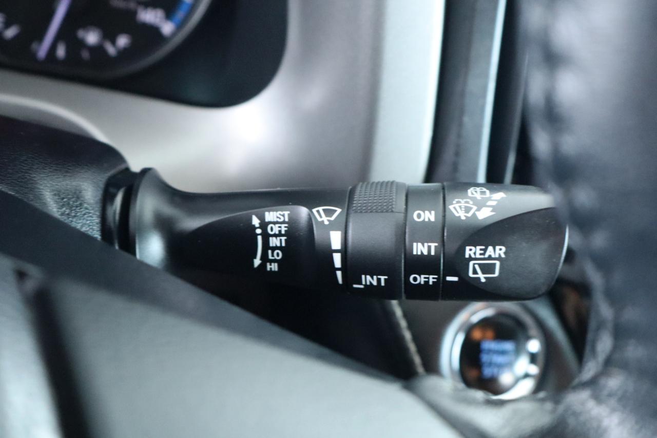 Toyota RAV4 XLE Premium FWD (Natl) 2018