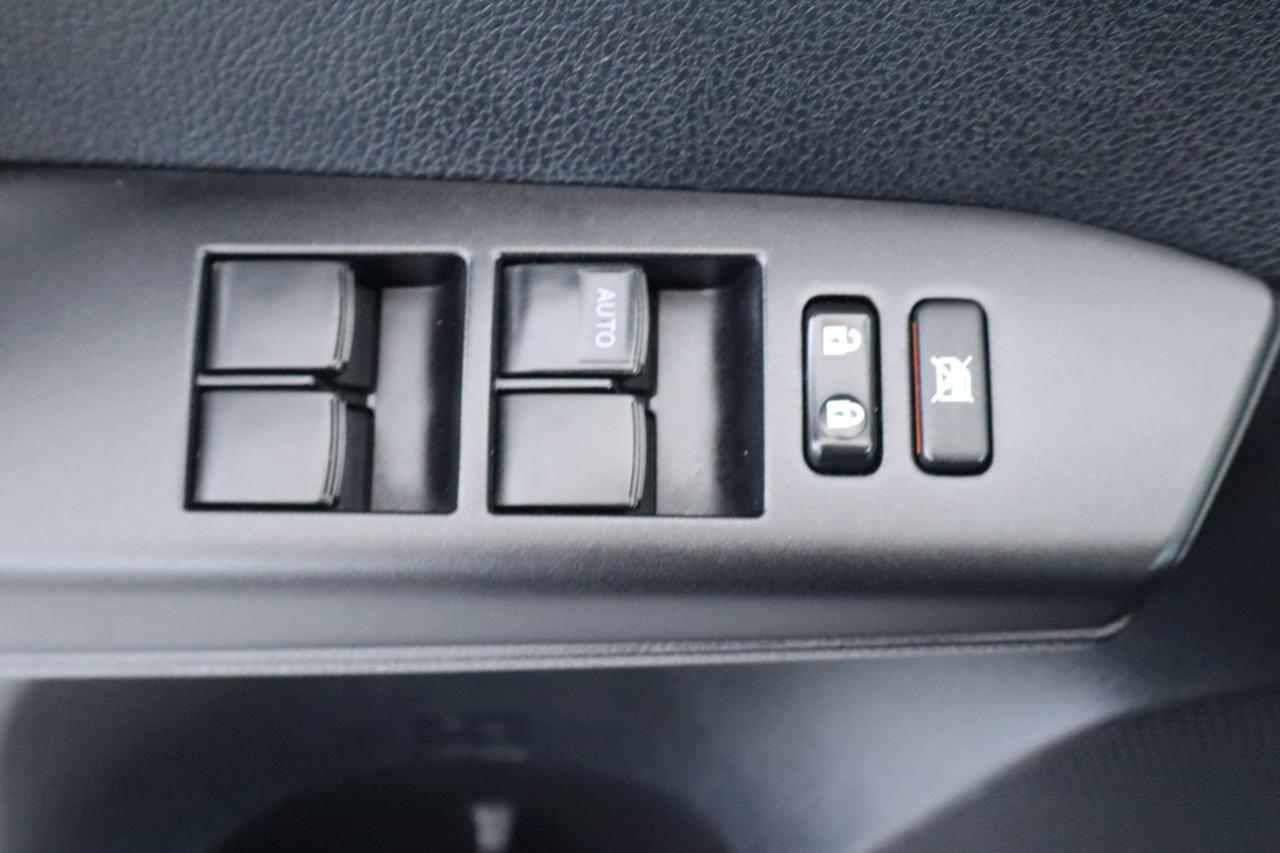 Toyota RAV4 XLE Premium FWD (Natl) 2018