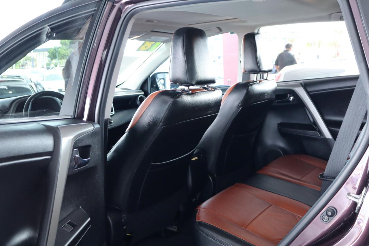 Toyota RAV4 XLE Premium FWD (Natl) 2018