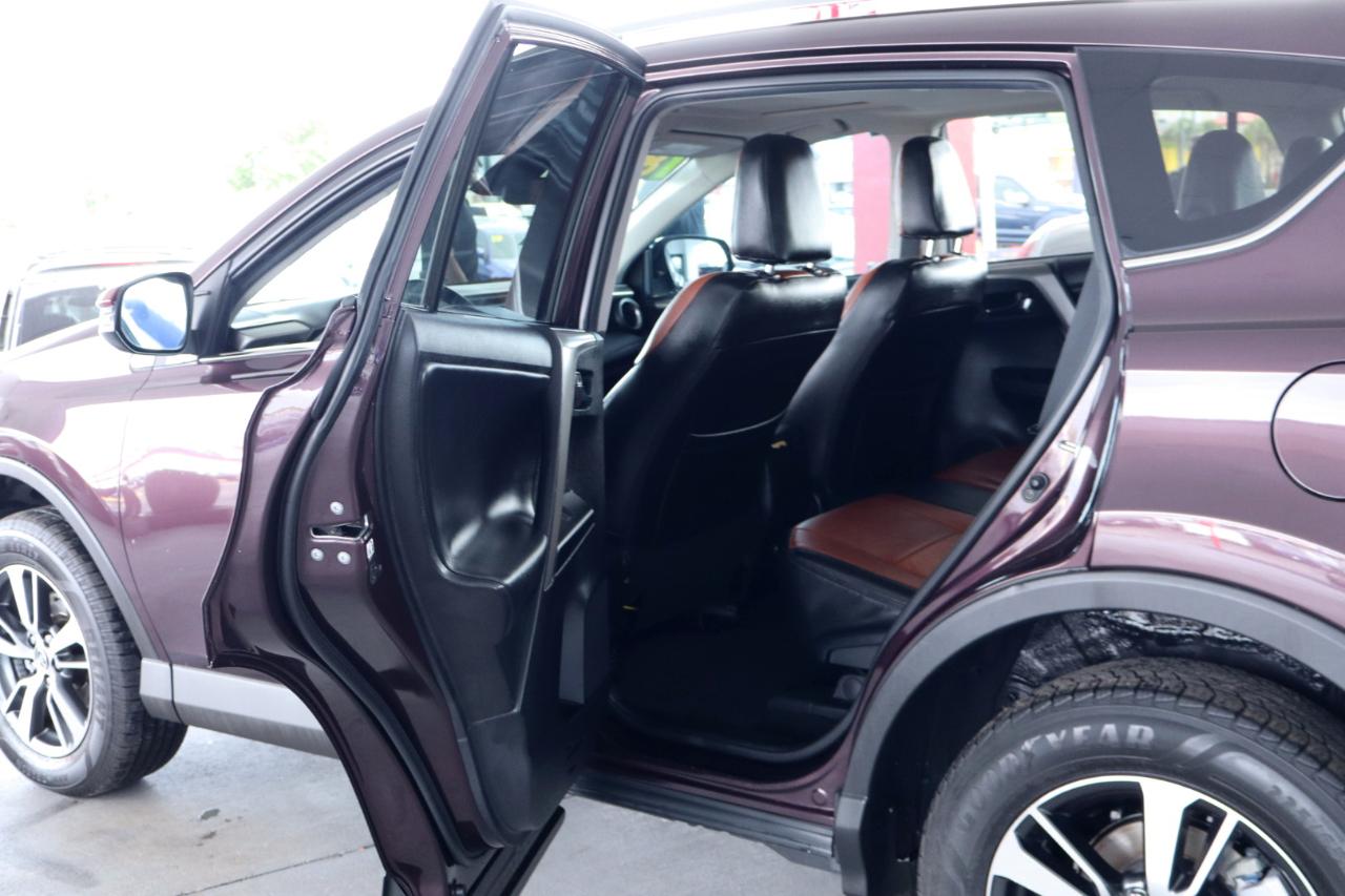 Toyota RAV4 XLE Premium FWD (Natl) 2018