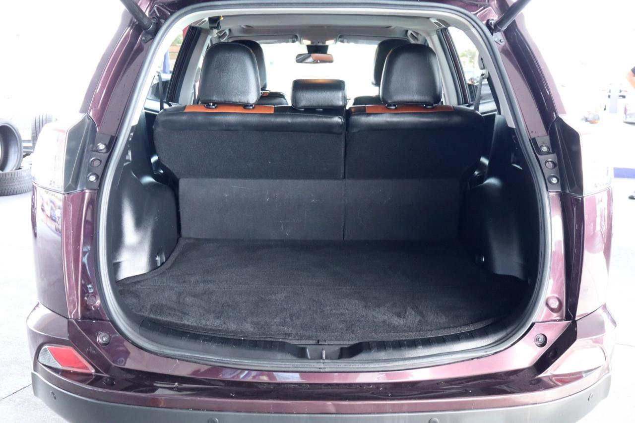 Toyota RAV4 XLE Premium FWD (Natl) 2018