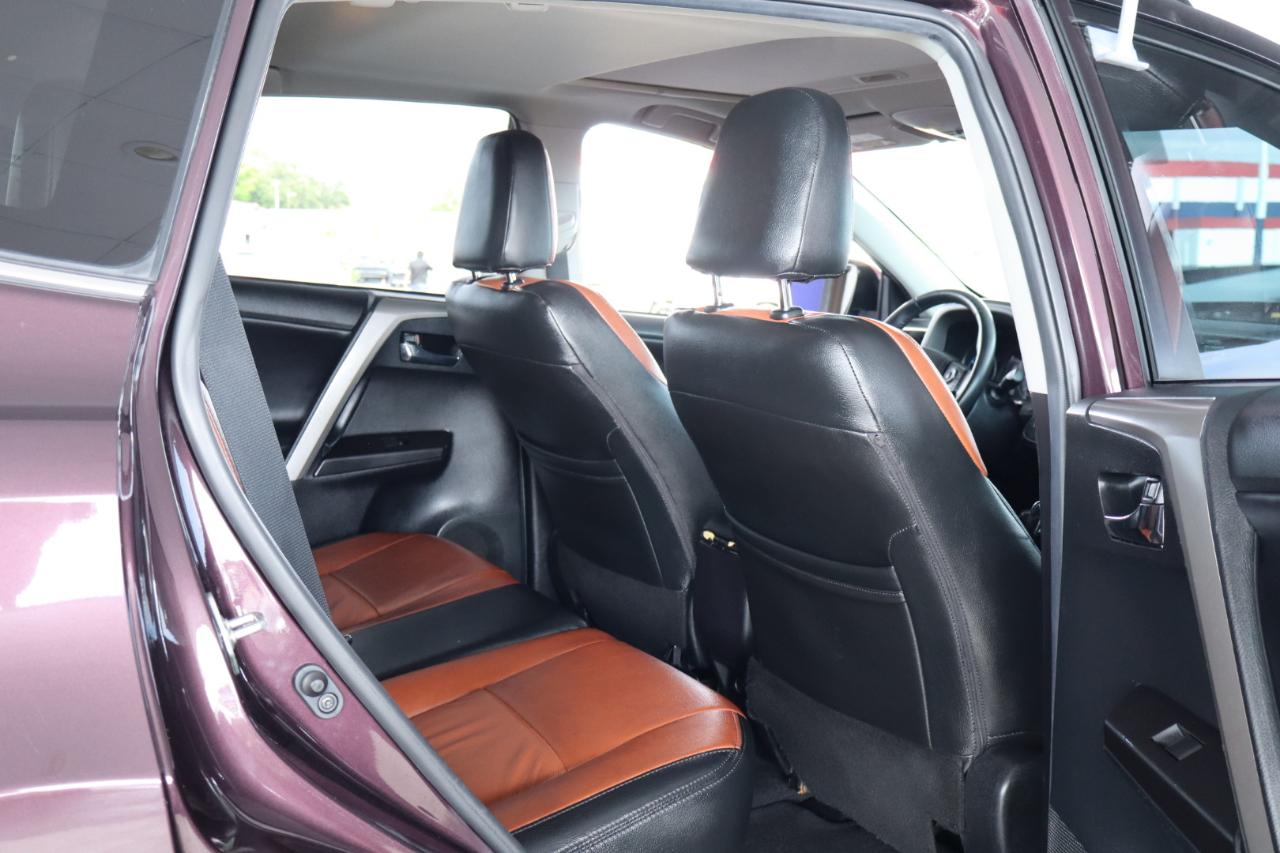 Toyota RAV4 XLE Premium FWD (Natl) 2018