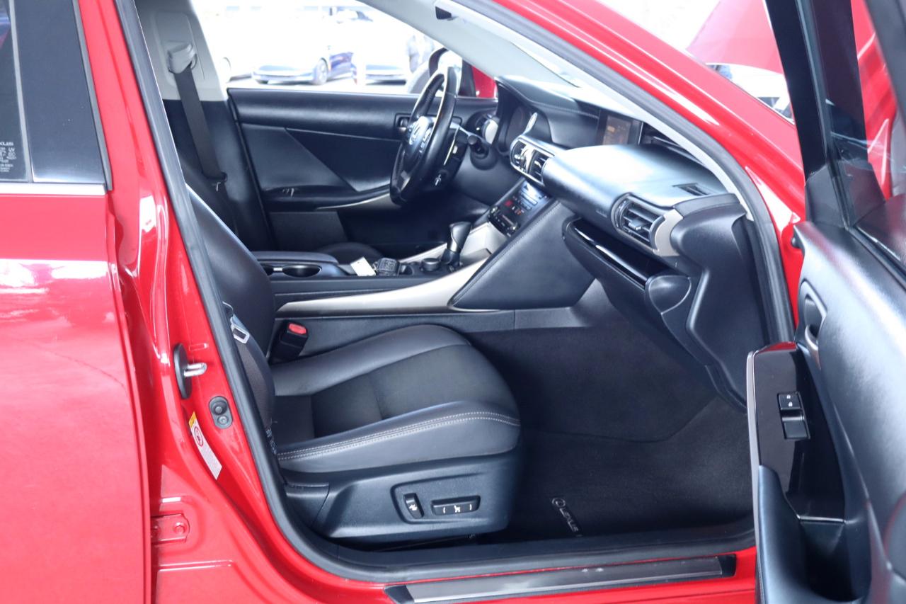 Lexus IS IS 300 RWD 2018