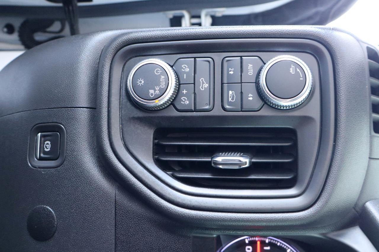 GMC Sierra 1500 4WD Crew Cab 157" 2020