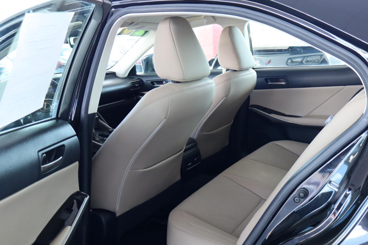 Lexus IS IS 300 RWD 2020