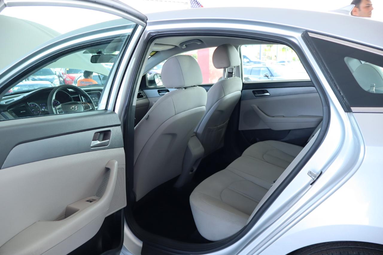 Hyundai Sonata SE 2.4L 2019