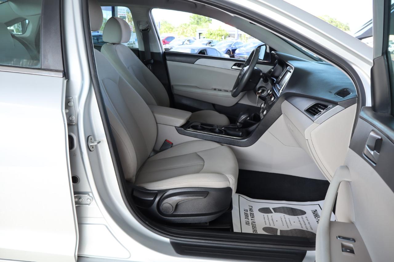 Hyundai Sonata SE 2.4L 2019