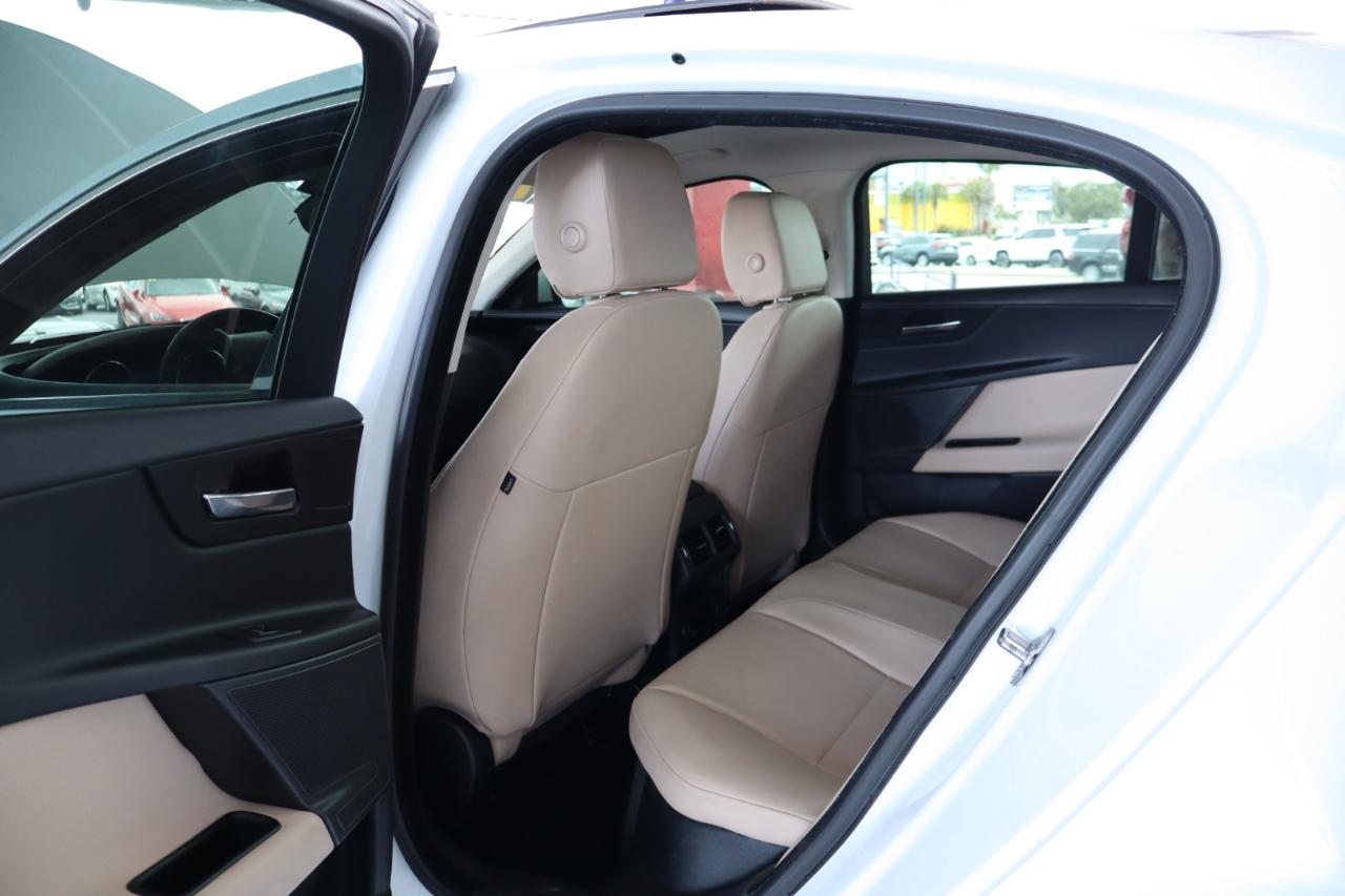 Jaguar XE 35t Premium AWD 2017