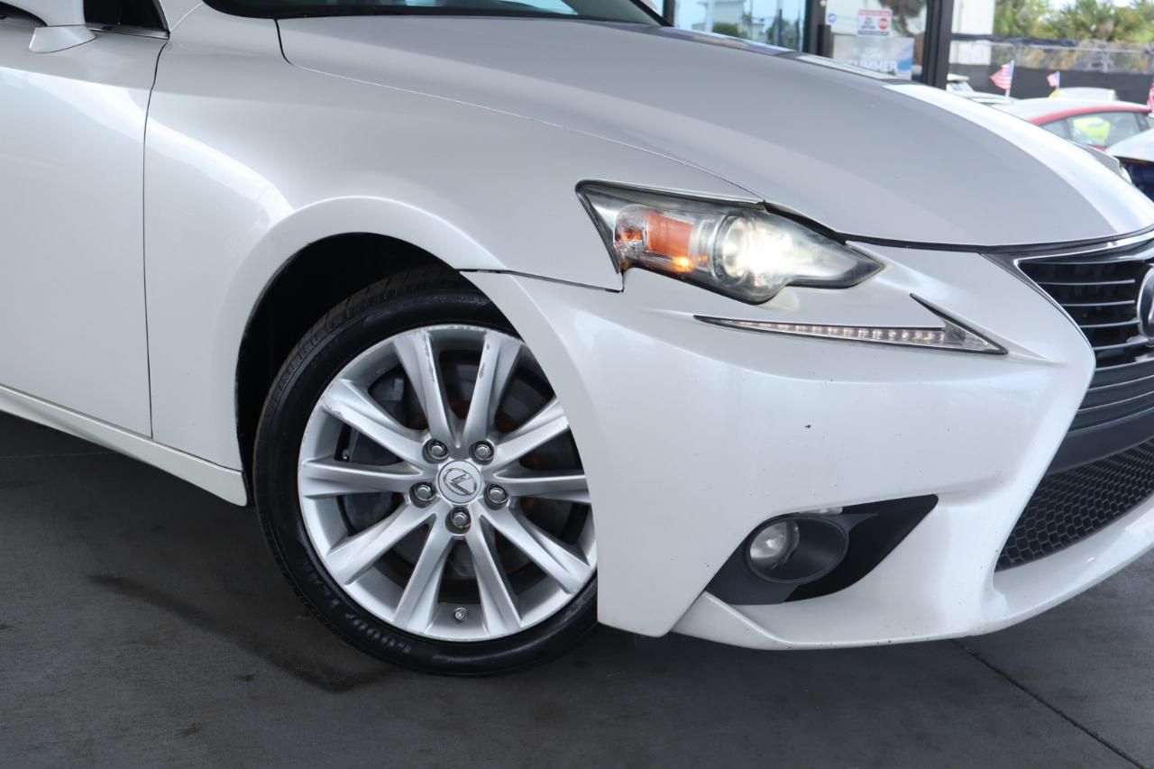 Lexus IS 200t 4dr Sdn 2016
